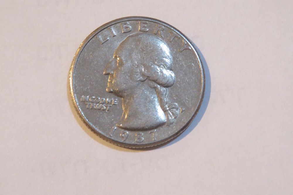 מטבע רבע דולר ארה"ב מידו הקדושה של הרבי. 
מטבע בערך נקוב על סך רבע דולר (קוורטר) ארה"ב, שניתן 