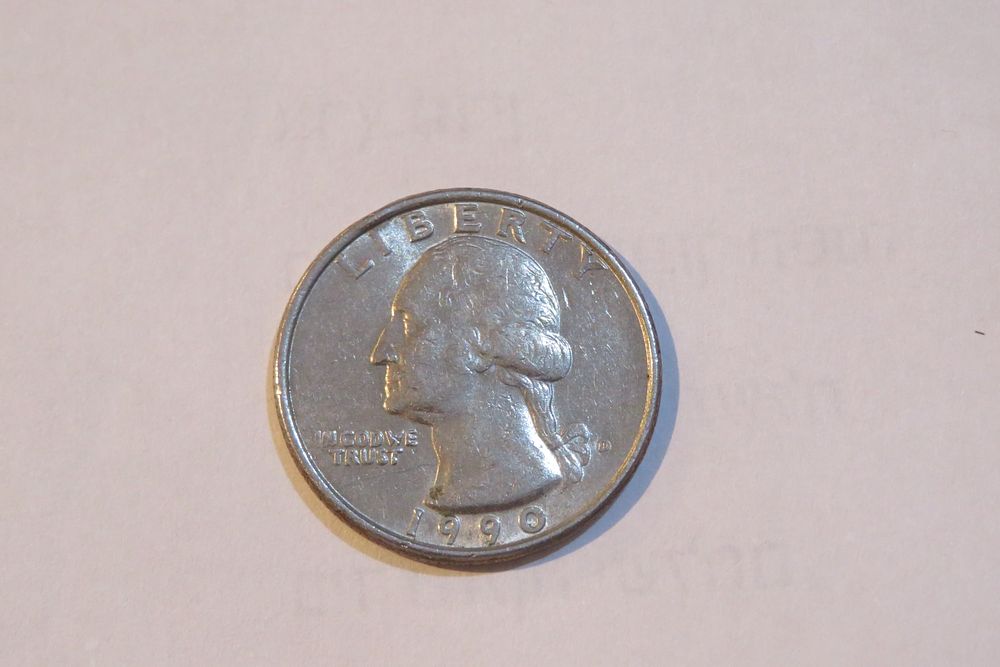 מטבע רבע דולר ארה"ב מידו הקדושה של הרבי. 
מטבע בערך נקוב על סך רבע דולר (קוורטר) ארה"ב, שניתן 