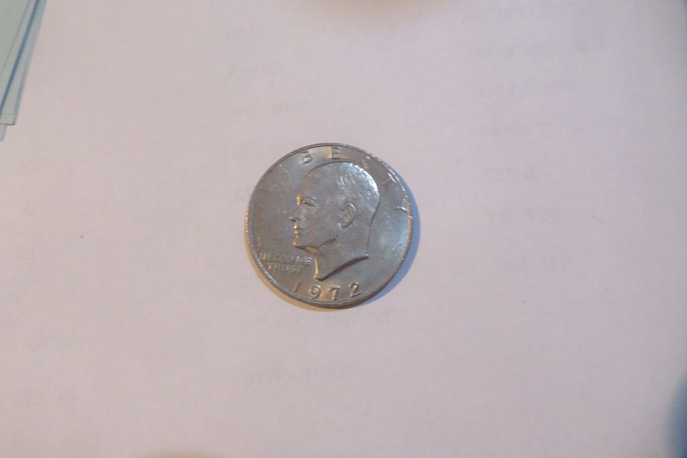 מטבע 1 דולר - דמי חנוכה מידיו הקדושות של הרבי 
מטבע בערך 1 דולר ארה"ב. מוטבע משנת 1972. נתקבל 