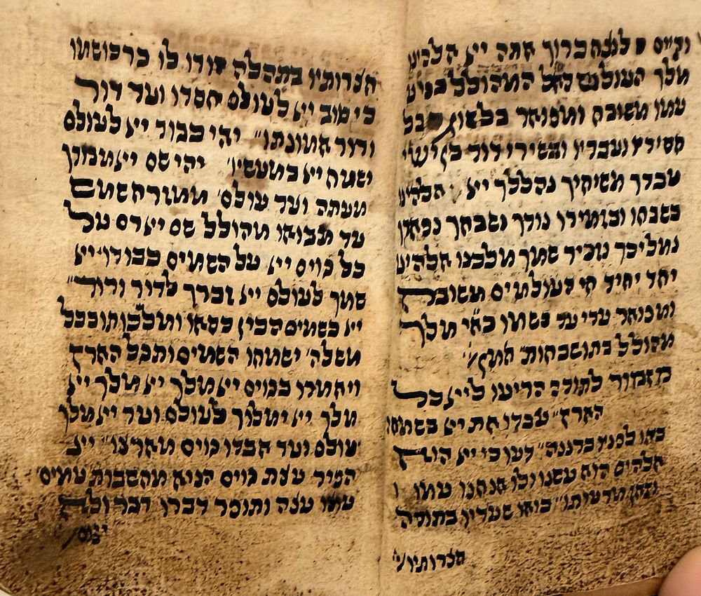 נדיר מאוד. סידור "תכלאל" מיניאטורי שלם! - כתב יד תימן המאה ה17. 
תכלאל שלם, עבה ובפורמט 