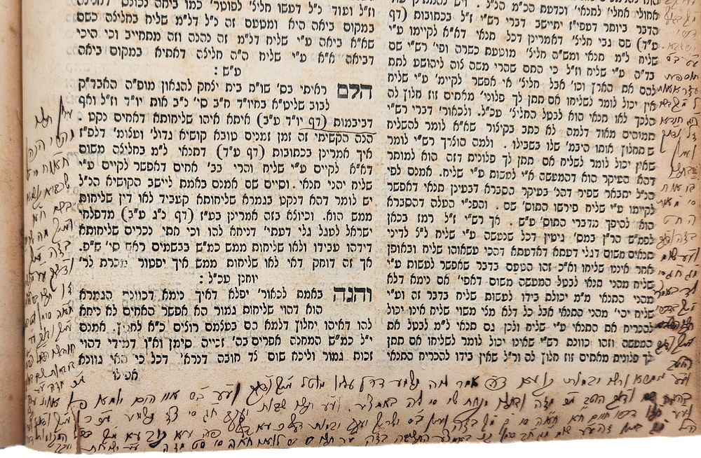 שו"ת שדה יהושע - לעמבערג תרס"א | 1901 - הגהות רבות וחשובות. 
ספר שאלות ותשובות 'שדה יהושע' 