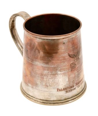 ספל בירה – תעשיות בירה א"י, בירה "נשר" – ארץ ישראל. ספל בירה. [ארץ ישראל, שנות ה-30 או ה-40 של 