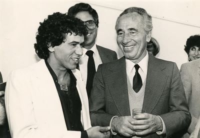 שמעון פרס בעולם הבידור. 35 תצלומים של שמעון פרס. תצלומים משנות השישים ועד שנות התשעים המוקדמות 