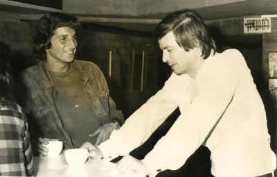 ספורט ועולם הבידור. 58 תצלומים ו-12 תשלילים צבעוניים של מפגשי ספורט ועולם הבידור. האוסף כולל 