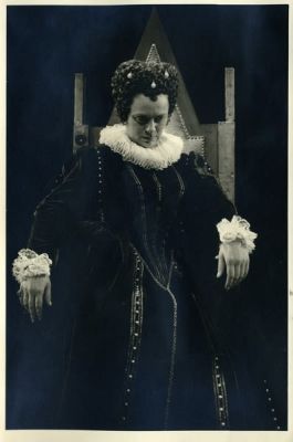 תיאטרון "הקאמרי" – אלבום תצלומים. אלבום תצלומים, תיאטרון "הקאמרי". [תל-אביב, שנות ה-60]. שבעה 