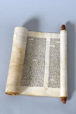 Sefer Trei Asar - Parchment Scroll. Parchment scroll, Sefer Trei Asar. Fine "Beit Yosef" 