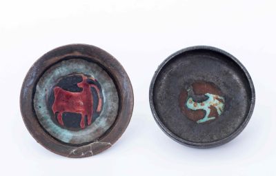 Two Bowls – "Kad Vasefel" Workshop. The description and condition report appear below in Hebrew. 