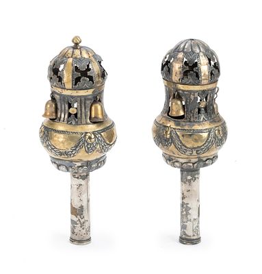 זוג "רימונים" לספר תורה – יוהאן יאקוב רונקה – פירט, גרמניה, שלהי המאה ה-18. זוג "רימונים" לספר 