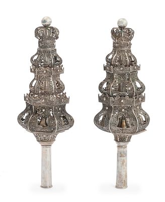 זוג "רימונים" לספר תורה – כסף-פיליגרן – סיטארד, הולנד, המאה ה-19. זוג "רימונים" לספר תורה. 