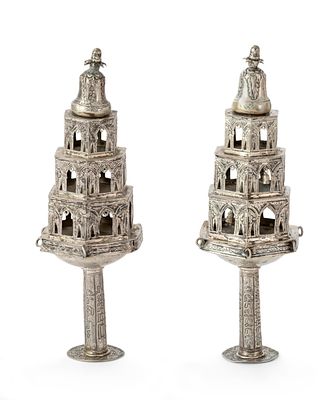 זוג "רימונים" גדולים לספר תורה – מרוקו, תרמ"ו, 1886 – משפחת מרגי. זוג "רימונים" לספר תורה. 