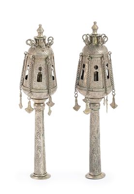 זוג "רימונים" לספר תורה – מרוקו – משפחת אמויאל. זוג "רימונים" לספר תורה. מרוקו, [ראשית המאה 