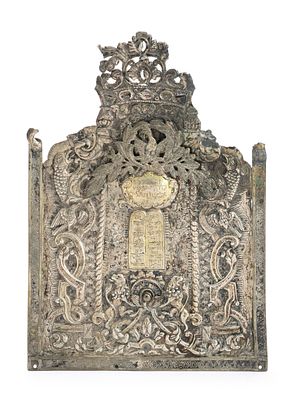 טס לספר תורה עם לוחית מסתובבת – מזרח אירופה (גליציה), 1800 בקירוב. טס לספר תורה. [גליציה 