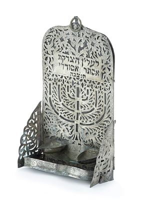 נר זיכרון עשוי כסף לזכר האישה אסתר אסודרי – מרוקו. נר זיכרון. מרוקו, אחרי 1925. 