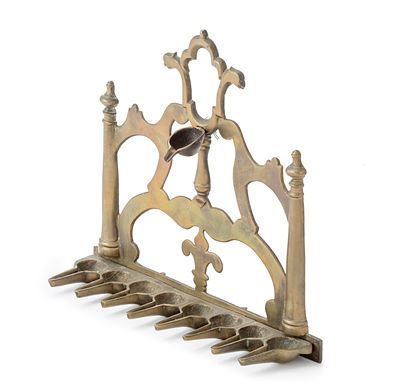 מנורת חנוכה עשויה פליז – איטליה, המאה ה-19. מנורת חנוכה. [איטליה, המאה ה-19]. 