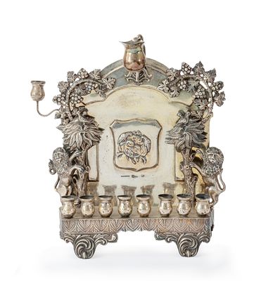 מנורת חנוכה עשויה כסף תוצרת יאן פוגורזלסקי – ורשה, 1875. מנורת חנוכה. ורשה, פולין, 1875. 