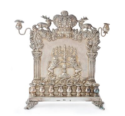 מנורת חנוכה עשויה כסף תוצרת מ' שטרן – ורשה, 1875. מנורת חנוכה. ורשה, פולין, 1875. 