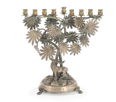 מנורת חנוכה גדולה ומאסיבית מעוצבת כעץ, עם עיטור אייל – נורבלין, ורשה, 1900 בקירוב. מנורת חנוכה 