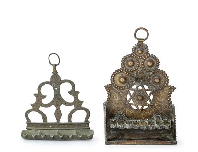 שתי מנורות חנוכה – מרוקו. שתי מנורות חנוכה. [מרוקו, ראשית המאה 