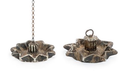 שתי מנורות שבת עשויות אבן – תימן. שתי מנורות שבת (Mesrejeh). תימן, [המאה 