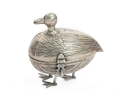 קופסה לאתרוג עשויה כסף ומעוצבת כברווז – עיראק. קופסה לאתרוג. [עיראק, ראשית המאה 