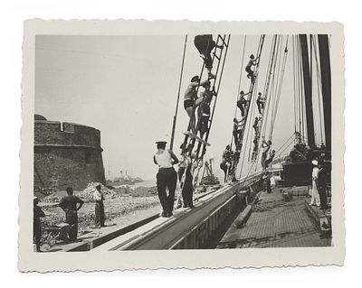 לקט פריטים הקשורים לבית הספר הימי של בית"ר בצ'יוויטווקיה, איטליה – אמצע-סוף שנות ה-30. לקט 