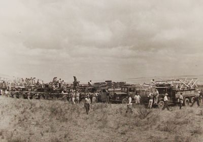 תצלום - הקמת קיבוץ מעוז חיים - 1937. ארכיון הצילומים של קק"ל. 13x18 ס"מ 
#271122