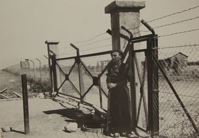 תצלום - נוטר בהגנה על קיבוץ שער הגולן. 1939. ארכיון הצלומים של קרן היסוד. 13x18 ס"מ 
#311021