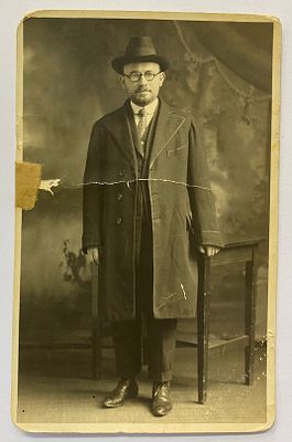 תצלום וחתימה (בגב התמונה) - הרב מנחם בן ציון זקס משיקאגו