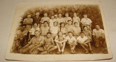 תצלום מקורי – חברי תנועת נוער / קבוצת הכשרה חלוצית / פלמ"ח [?], ארץ ישראל, שנות ה-40 לערך