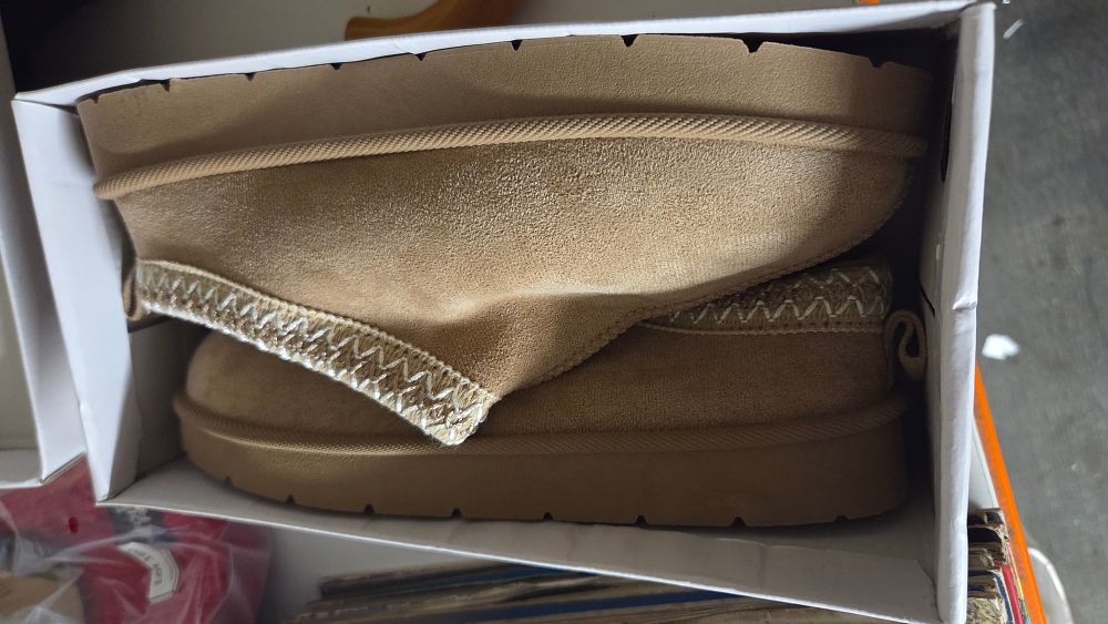 Lot 161 – A Pair of New Slippers Size 6-7