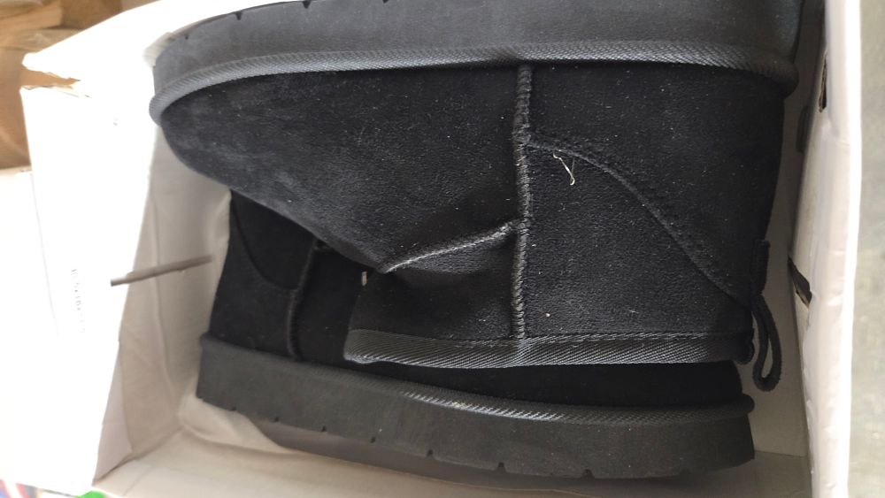 Lot 162 – A Pair of New Slippers Size 3-4