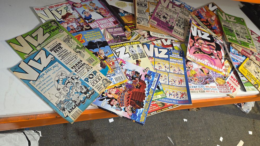 Lot 171 – A Collection of Viz Comic Magazines
