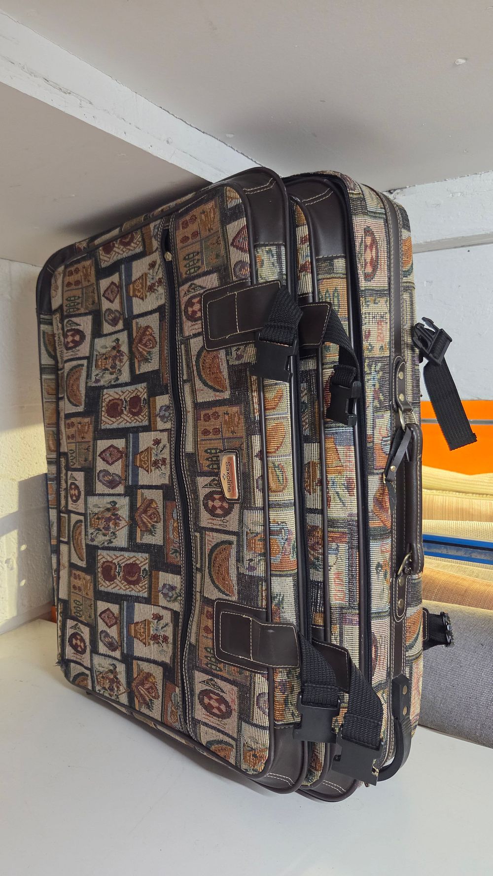 Lot 218 – 2 Suitcases