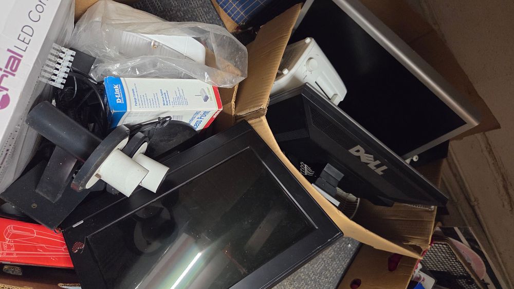 Lot 248 – A Collection of Electronics Including Dell and D-Link Items