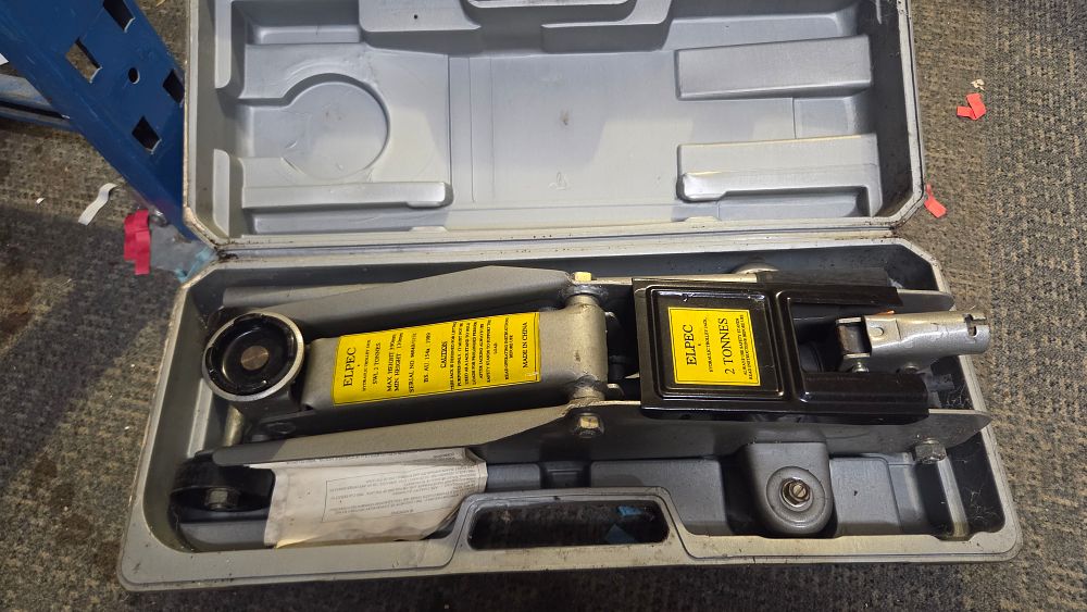 Lot 254 – ELPEC 2 Tonne Hydraulic Trolley Jack in Case