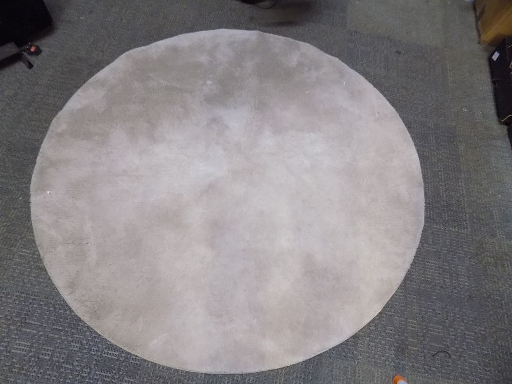 Lot 256 – Ex Display Circular Rug Approximately 123cm