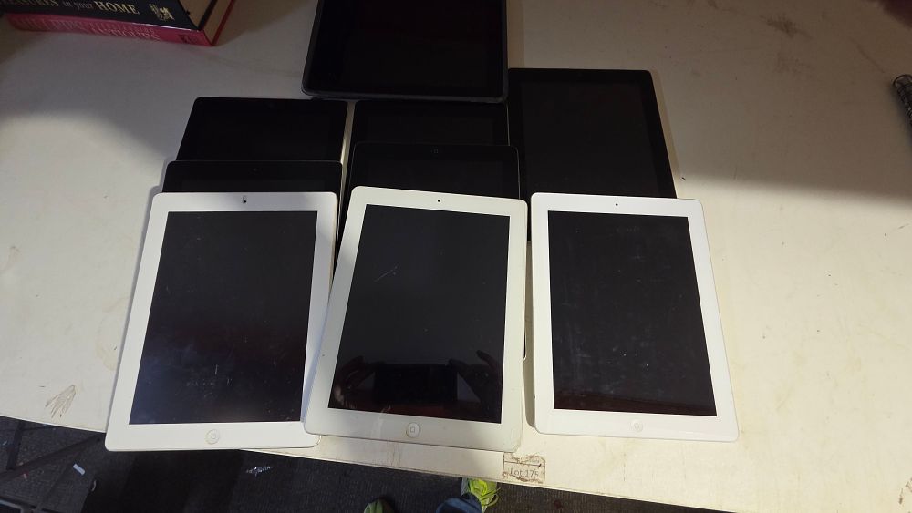 Lot 280 – A Collection of Apple iPad Tablets. All powers on