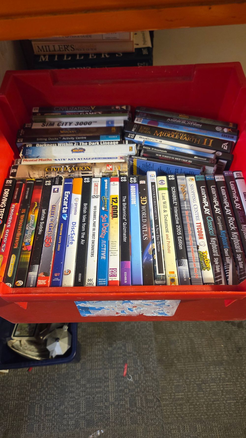 Lot 281 – A Collection of PC Software and Video Game Cases
