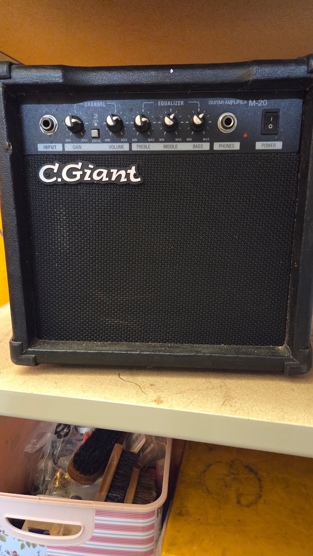 Lot 315 – C.Giant M-20 Guitar Amplifier