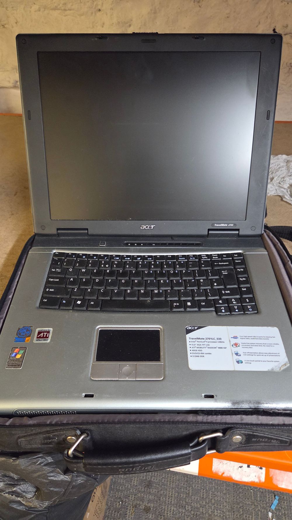 Lot 320 – Acer TravelMate 2700 Laptop with Targus Carrying Case