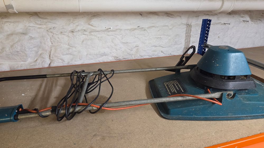 Lot 328 – Black and Decker Electric Hover Mower
