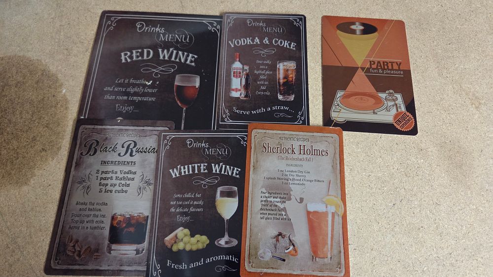 Lot 334 – A Collection of Drink and Music Themed Decorative Plaques