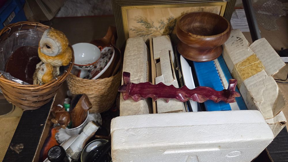 Lot 344 – A Collection of Decorative Household Items and Ceramics