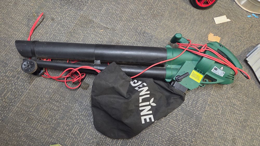 Lot 360 – Gardenline Electric Leaf Blower and Vacuum w/o