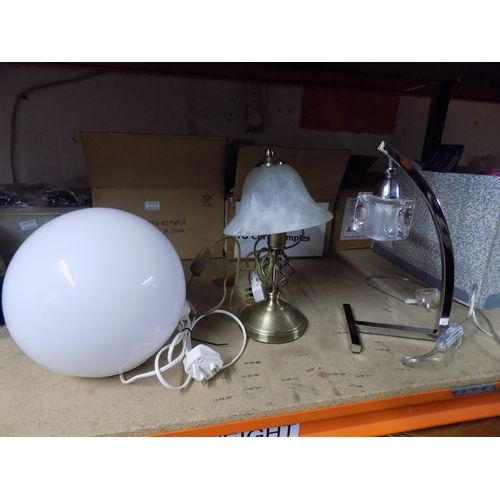 Lot 371 – A Trio of Assorted Table Lamps