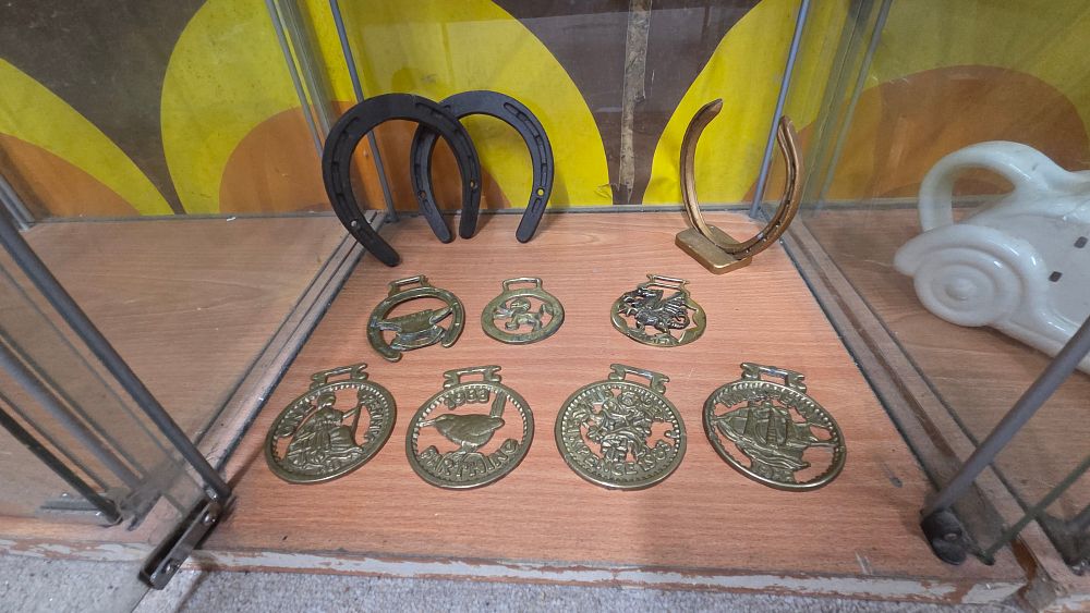 Lot 614 – A Collection of Brass Horse Medallions and Horseshoes
