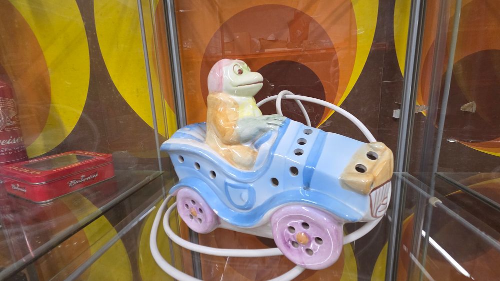 Lot 616 – Piggery Pottery Wind in the Willows Frog Car Lamp