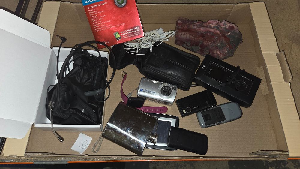 Lot 170 – A Collection of Sony Nokia Siemens McAfee and Miscellaneous Items
