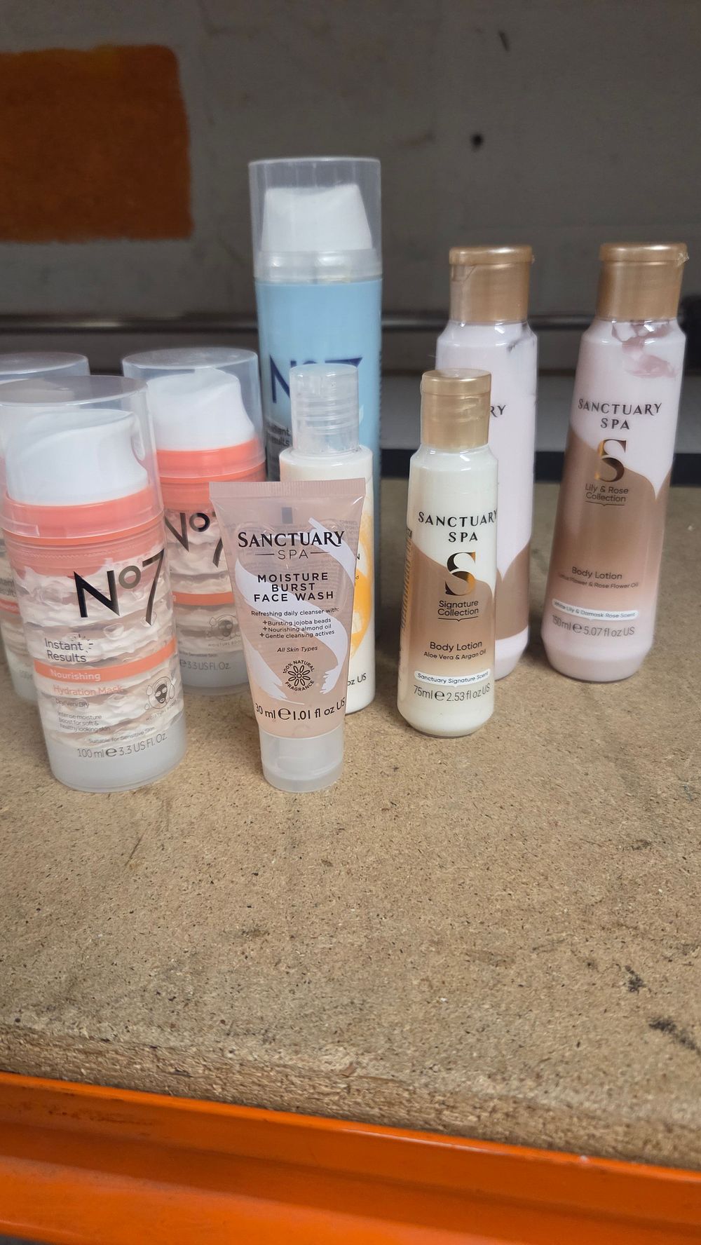 Lot 176 – A Collection of Sanctuary Spa and No7 Skincare Products
