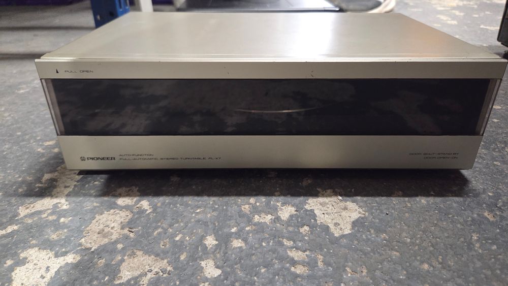 Lot 195 – Pioneer PL-X7 Full-Automatic Stereo Turntable powers on